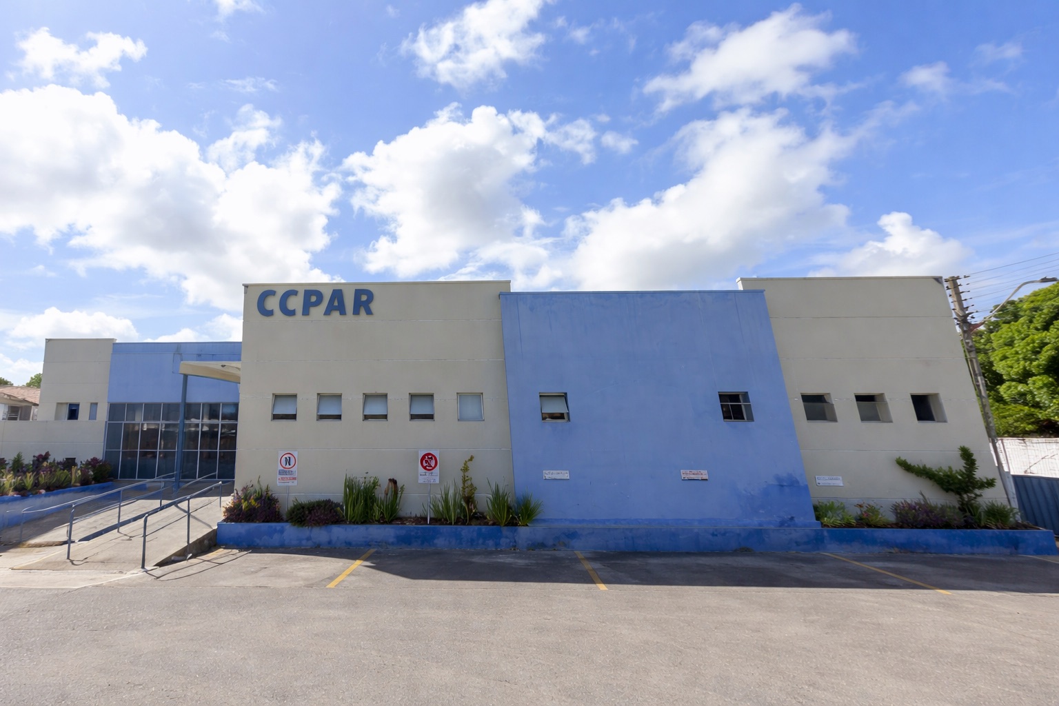 Fachada do Centro Clínico de Parnamirim - Dr. Sadi Mendes